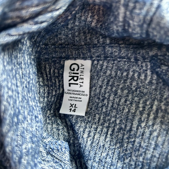 Althleta girl super soft blue hoodie like new XL - Picture 2 of 4